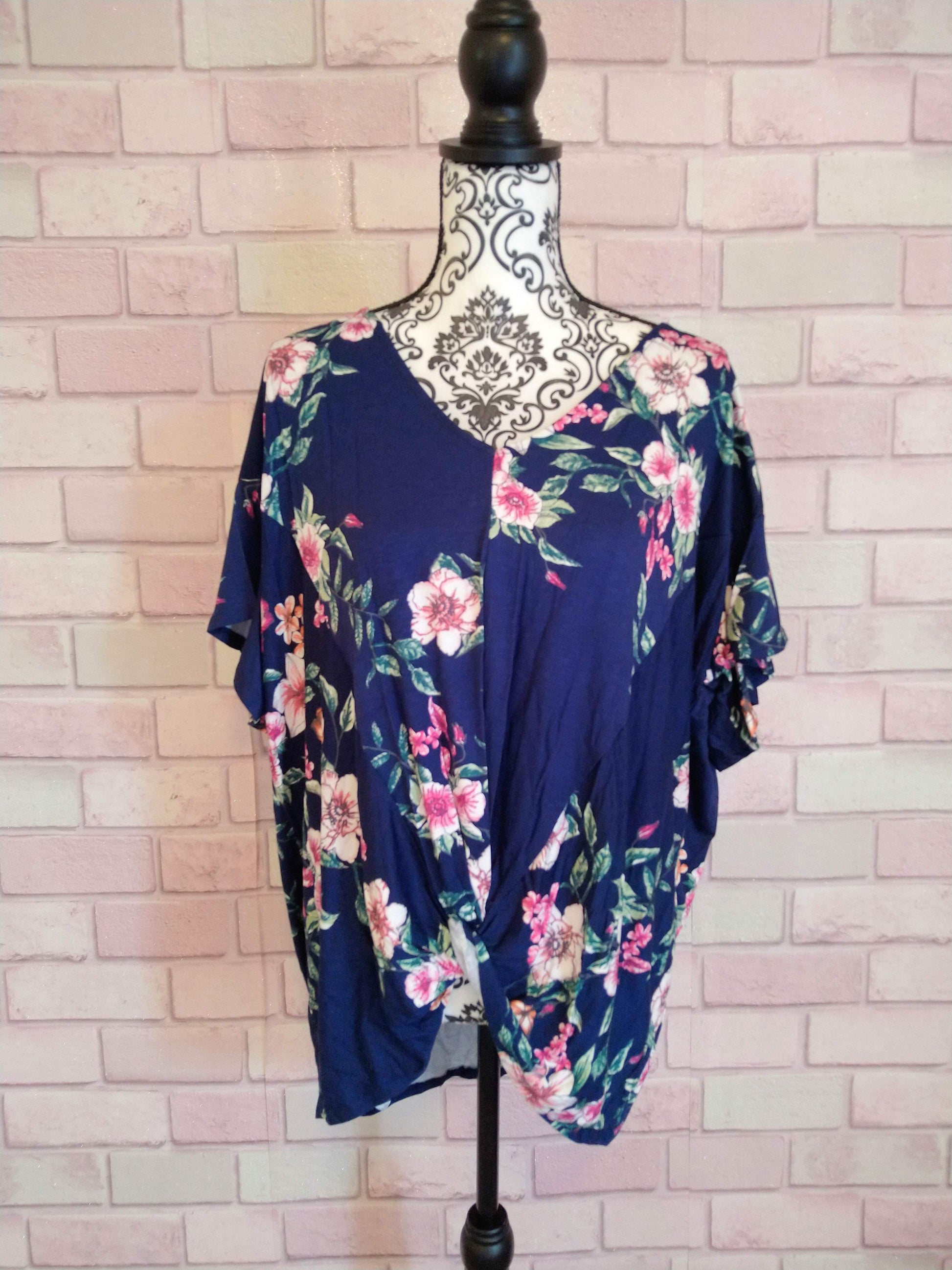 Flirtatious Floral Top (Curvy)-Emysclosetllc-